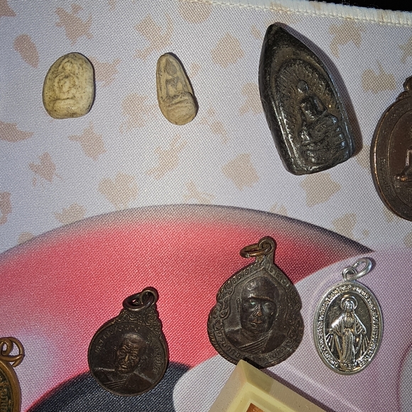 THAI Buddha Amulets, Pendants Indian Arrowheads,Rare , Ancient? - Picture 5 of 14